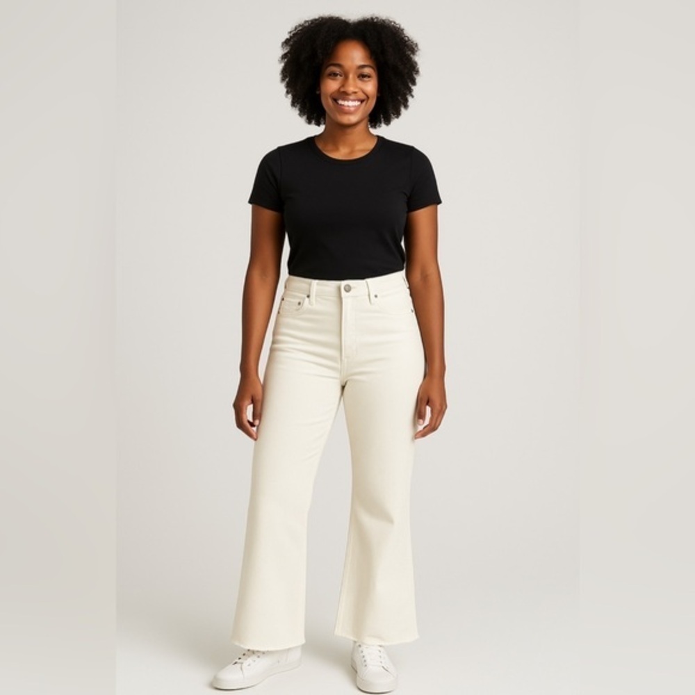 Mona Mid Rise White Tractr Jeans Denim Flare
Fray MSRP $90 Size 0/24" Inseam🔥🔥